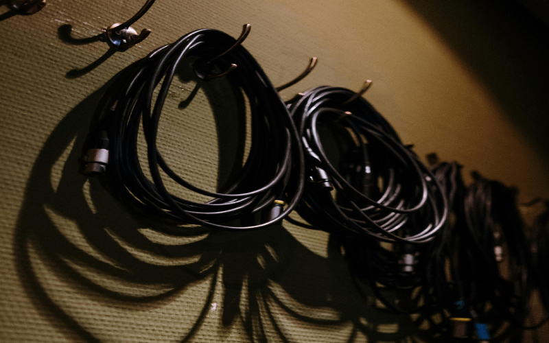 When Off-the-Shelf Cables Are Not Enough: How a Custom Cable Manufacturer Solves Application-Specific Challenges
